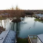 2-bed Sleeps 4 Pet Friendly *