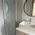 2-bed Sleeps 4 Pet Friendly