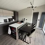 2-bed Sleeps 4 Pet Friendly