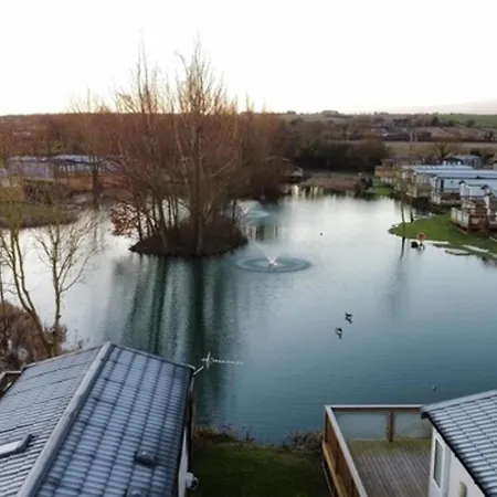 2-bed Sleeps 4 Pet Friendly *