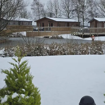 2-bed Sleeps 4 Pet Friendly *