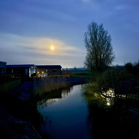 Holiday home Brickyard Lakes Tranquil