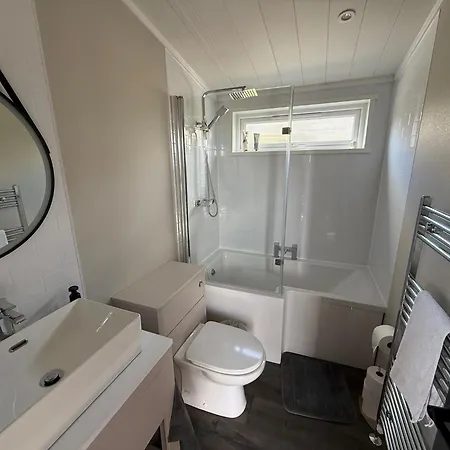2-bed Sleeps 4 Pet Friendly *