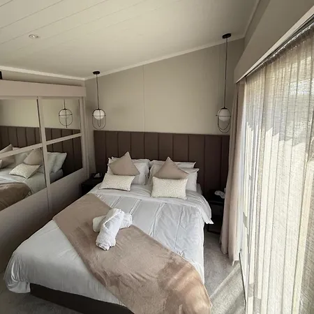 2-bed Sleeps 4 Pet Friendly 別荘 *